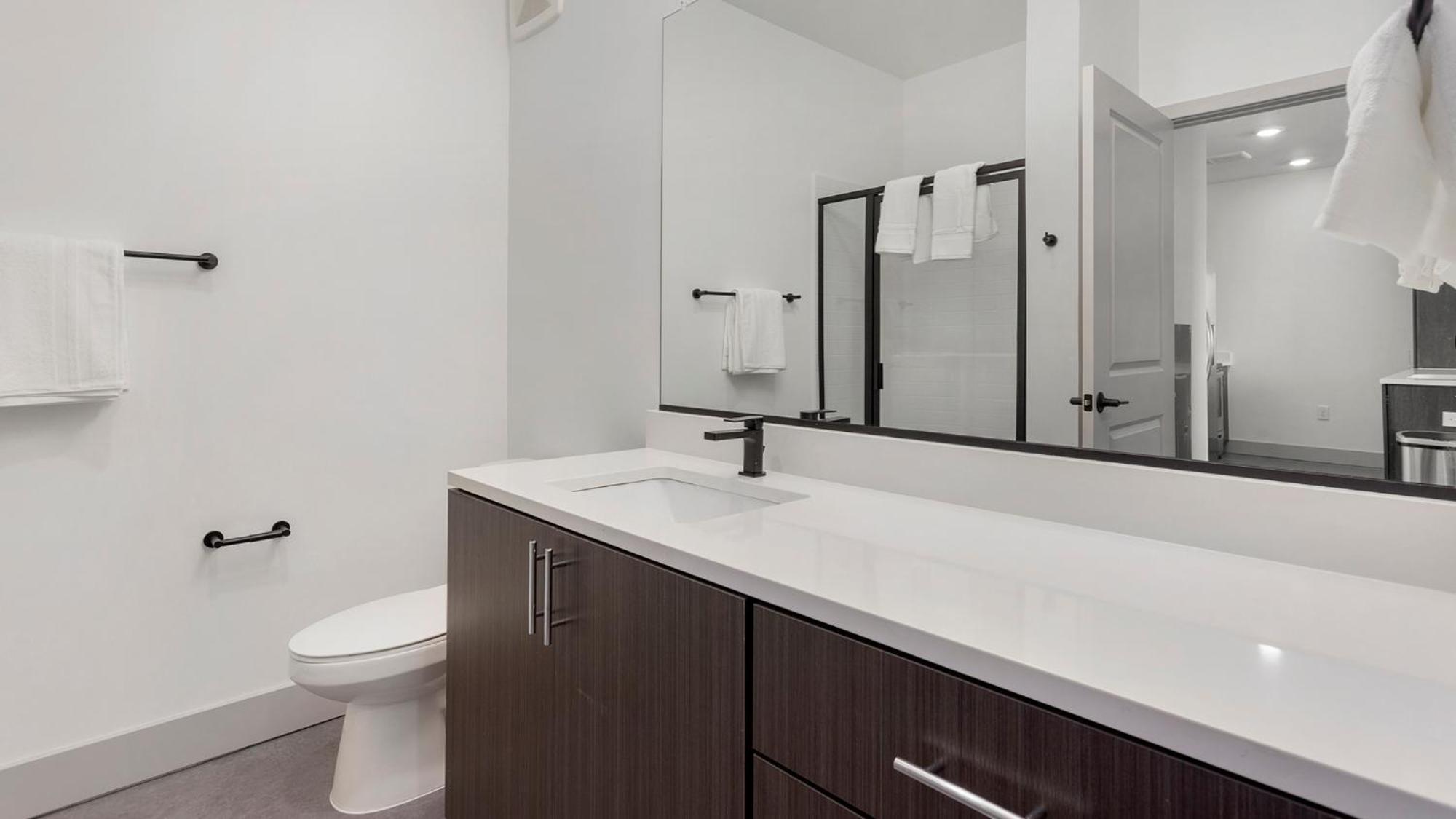 Sphere Condos By Barsala Richmond Bagian luar foto