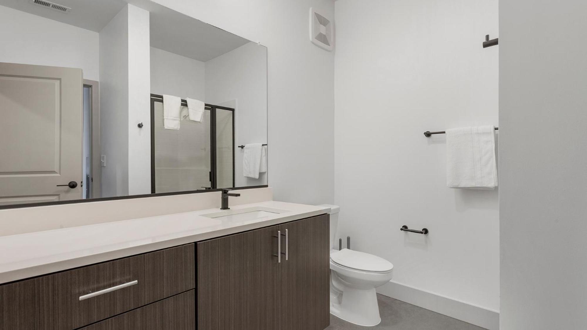 Sphere Condos By Barsala Richmond Bagian luar foto