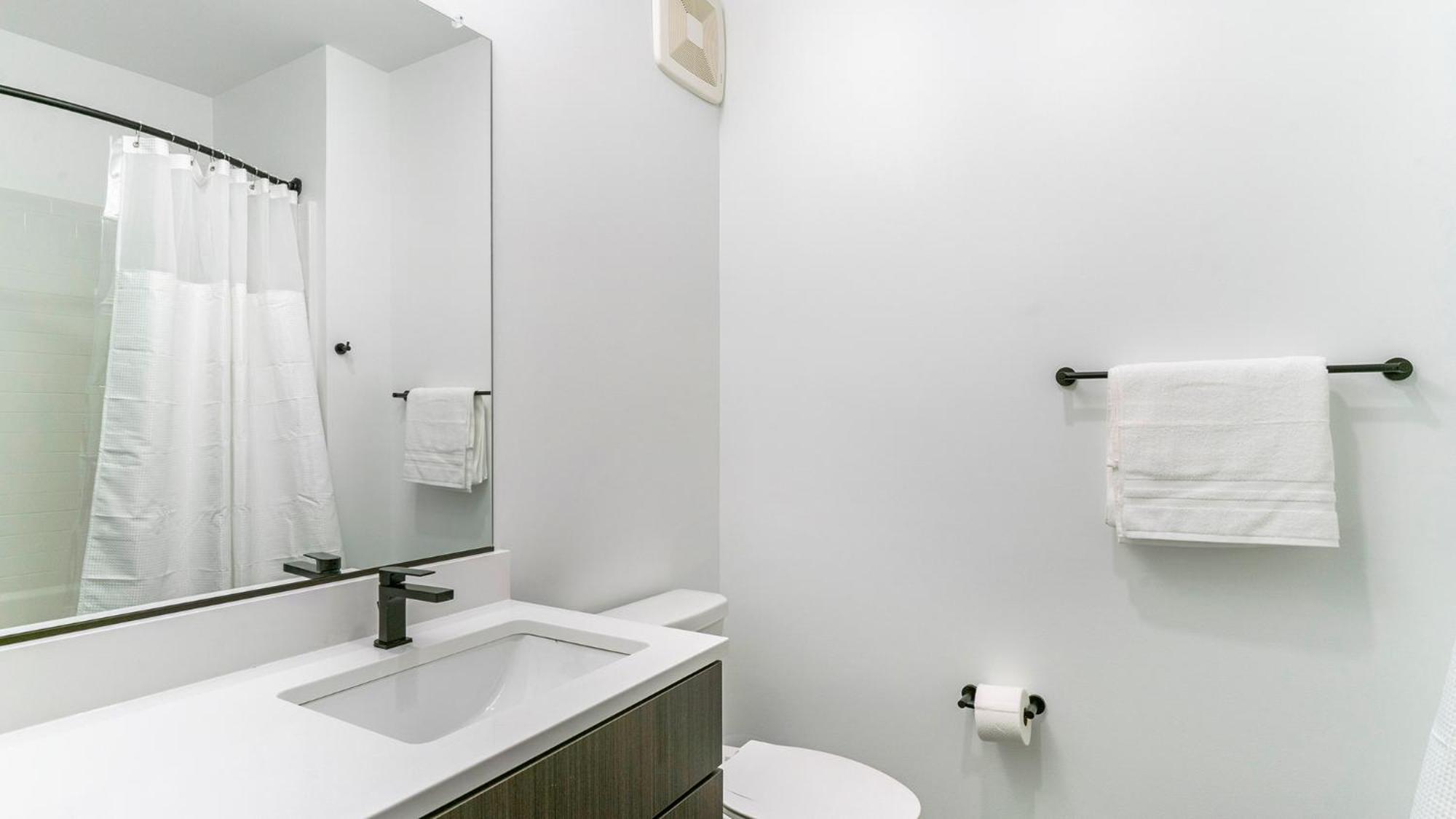 Sphere Condos By Barsala Richmond Bagian luar foto